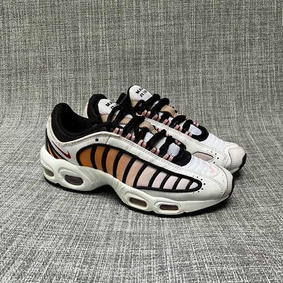 Women’s Nike Air Max Tailwind 4 - Picture 1 of 10